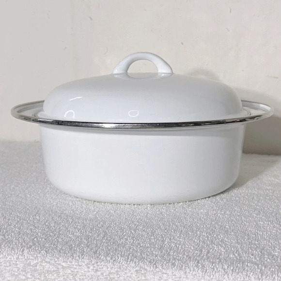 Vintage Enamelware White  Round Roaster Pot With Lid - Picture 4 of 16
